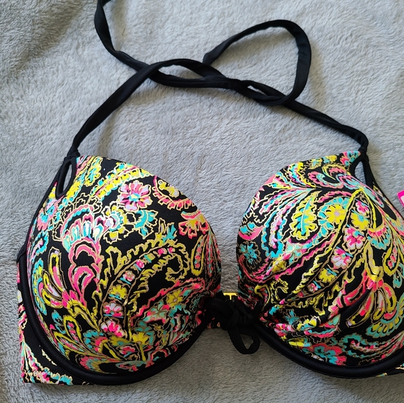 Victoria's Secret Bikini - Picture 2 of 3